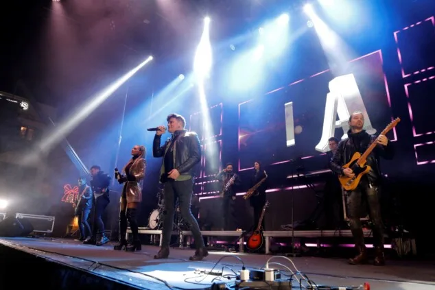 Imagen: La orquesta la Pato actuando en la Nochevieja de Dénia