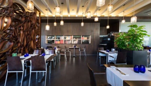 mediterrasian la zona més casual del restaurant