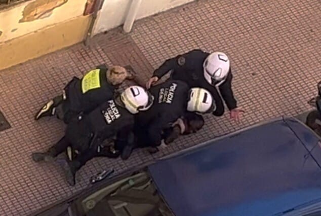 Imagen: Momento de la reducción del presunto agresor