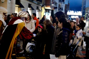 Niños y niñas de Dénia entregan sus cartas a los Carteros Reales de los Reyes Magos de Oriente (10)