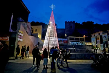 Niños y niñas de Dénia entregan sus cartas a los Carteros Reales de los Reyes Magos de Oriente (14)