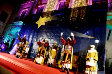 Niños y niñas de Dénia entregan sus cartas a los Carteros Reales de los Reyes Magos de Oriente (16)