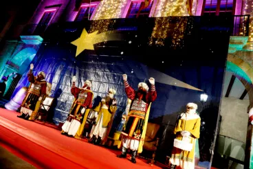 Niños y niñas de Dénia entregan sus cartas a los Carteros Reales de los Reyes Magos de Oriente (17)