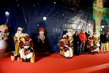 Niños y niñas de Dénia entregan sus cartas a los Carteros Reales de los Reyes Magos de Oriente (19)