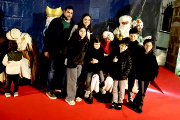Niños y niñas de Dénia entregan sus cartas a los Carteros Reales de los Reyes Magos de Oriente (22)