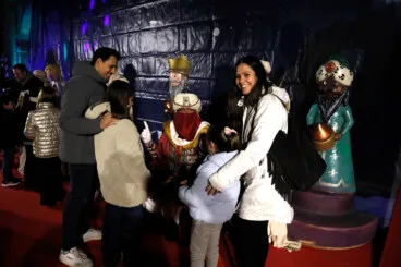 Niños y niñas de Dénia entregan sus cartas a los Carteros Reales de los Reyes Magos de Oriente (24)