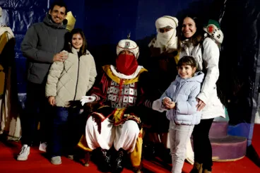 Niños y niñas de Dénia entregan sus cartas a los Carteros Reales de los Reyes Magos de Oriente (25)