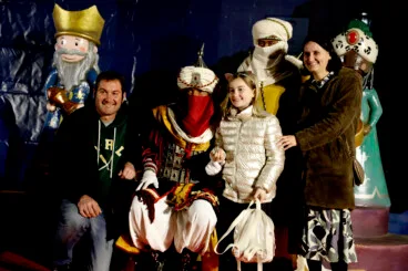 Niños y niñas de Dénia entregan sus cartas a los Carteros Reales de los Reyes Magos de Oriente (27)