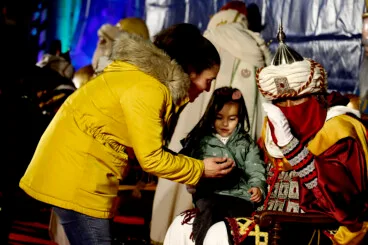 Niños y niñas de Dénia entregan sus cartas a los Carteros Reales de los Reyes Magos de Oriente (31)
