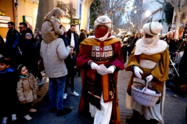 Niños y niñas de Dénia entregan sus cartas a los Carteros Reales de los Reyes Magos de Oriente (5)