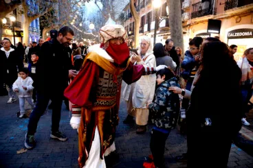 Niños y niñas de Dénia entregan sus cartas a los Carteros Reales de los Reyes Magos de Oriente (7)