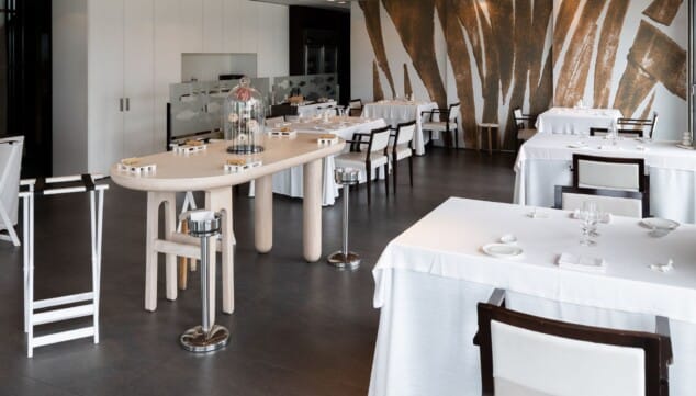 oyster bar ideal per començar amb ostres i una copa de xampany