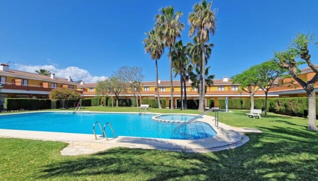 piscina y jardin comunitarios para disfrutar sin salir del complejo