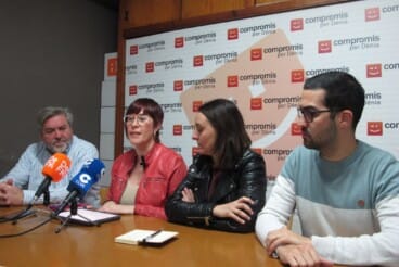 Compromís presenta enmiendas a la Ley de Costas para «encontrar el equilibrio entre la protección ambiental y los derechos de los propietarios» 51 rafa carrio agueda mico valen alcala y maria jose garcia rosello han presentado en denia las enmiendas de compromis a la ley de costas para proteger los nucleos historicos y reforzar la seguridad ju