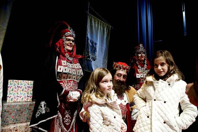 recepcion de los reyes magos en el centro social de denia 1