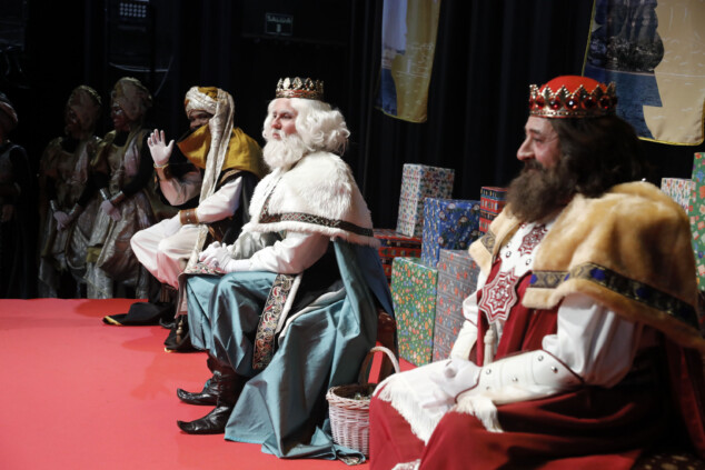 recepcion de los reyes magos en el centro social de denia 10