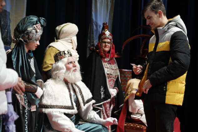 recepcion de los reyes magos en el centro social de denia 13