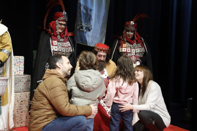 recepcion de los reyes magos en el centro social de denia 17