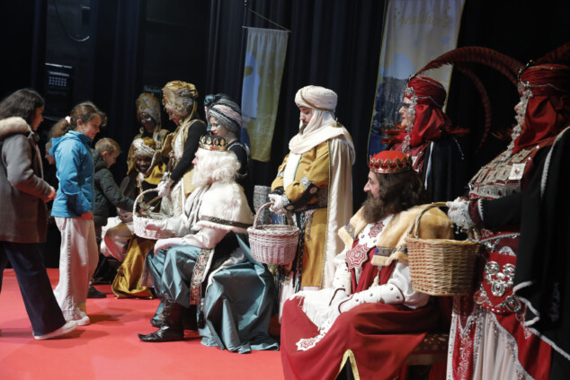 recepcion de los reyes magos en el centro social de denia 20