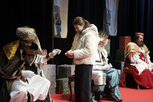 recepcion de los reyes magos en el centro social de denia 3