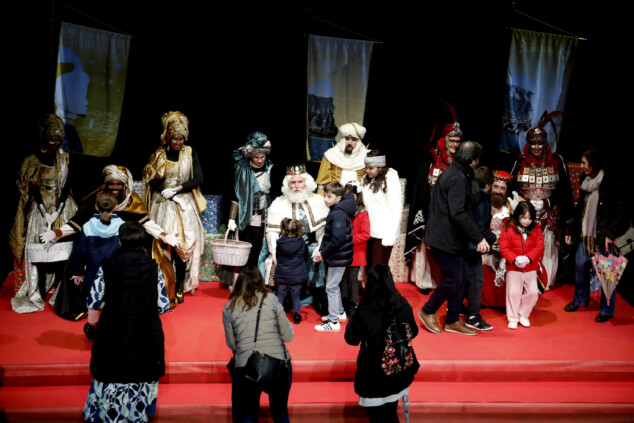recepcion de los reyes magos en el centro social de denia 30