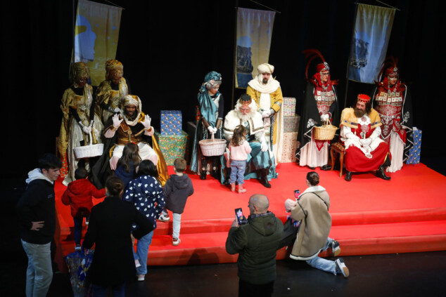 recepcion de los reyes magos en el centro social de denia 31