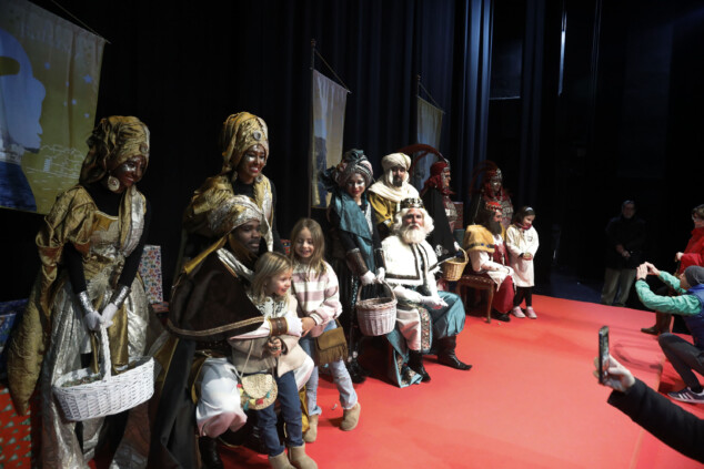 recepcion de los reyes magos en el centro social de denia 34