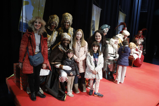 recepcion de los reyes magos en el centro social de denia 36
