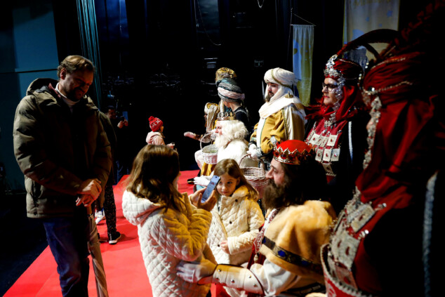 recepcion de los reyes magos en el centro social de denia 38