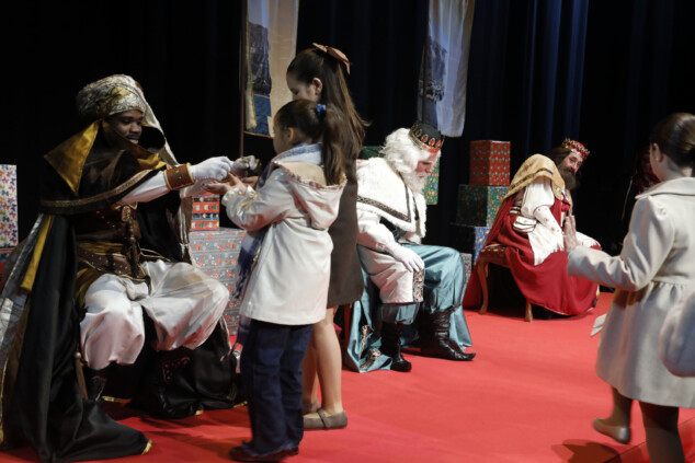 recepcion de los reyes magos en el centro social de denia 4