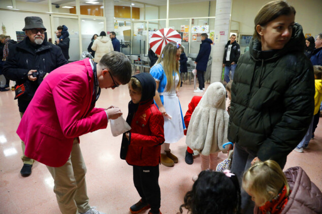 recepcion de los reyes magos en el centro social de denia 41