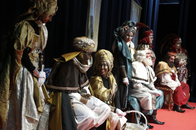 recepcion de los reyes magos en el centro social de denia 43
