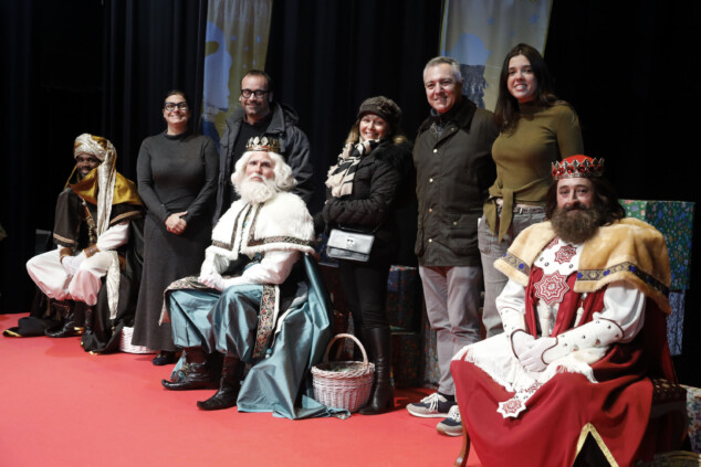 recepcion de los reyes magos en el centro social de denia 7