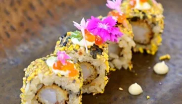 Restaurante con ambiente íntimo junto al puerto