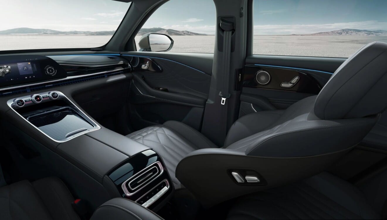 Salpicadero del OMODA 9 SHS con acabados premium y diseño ergonómico