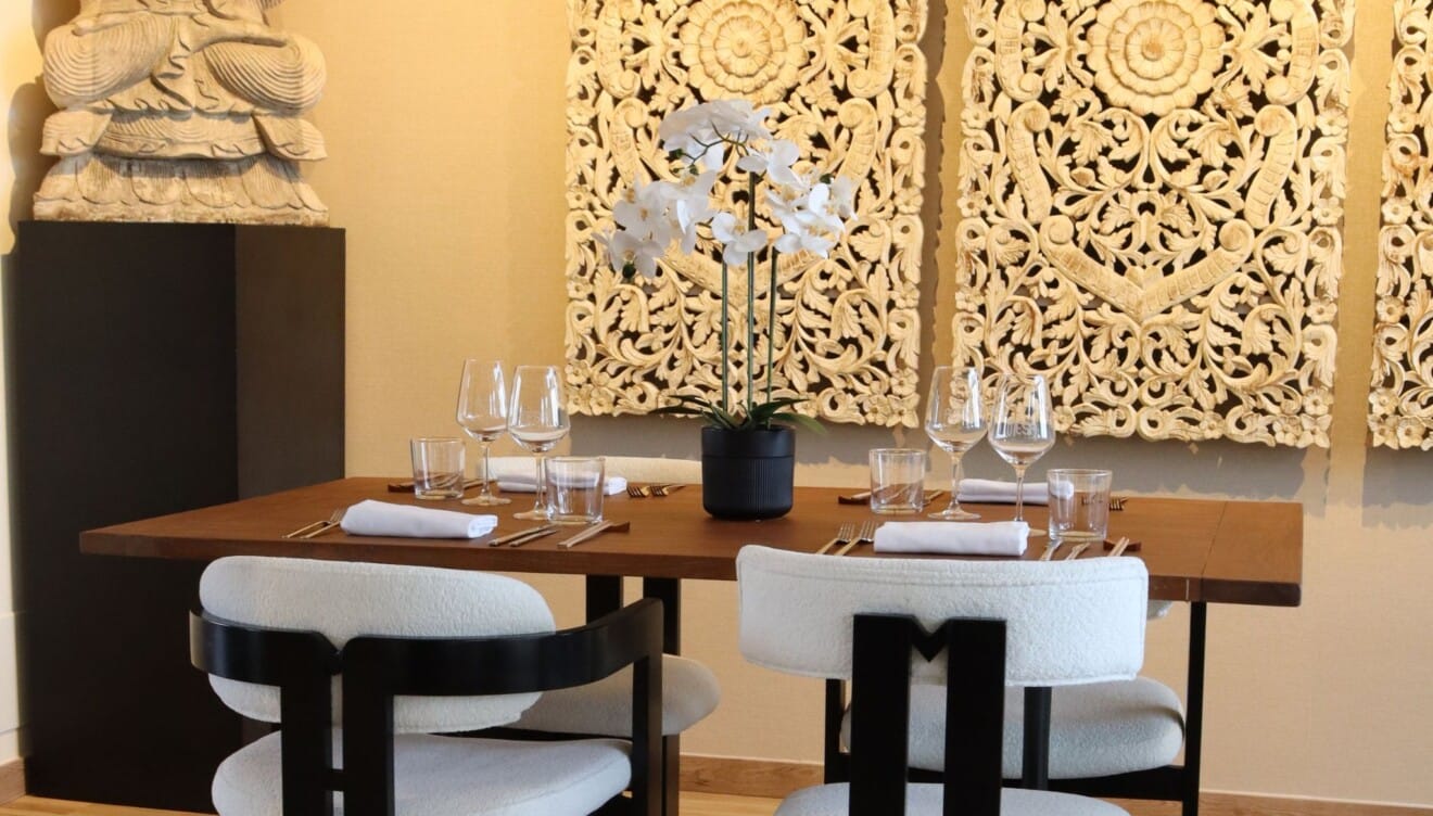 Terraza frente al Mediterráneo en restaurante japonés