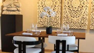 Terraza frente al Mediterráneo en restaurante japonés