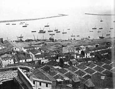 Vista aérea de Dénia en 1918:  Un puerto sin escolleras modernas
