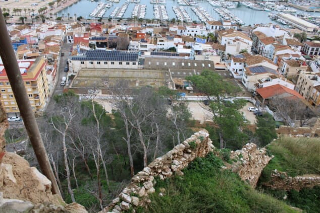 vista general del castillo de denia tras los trabajos de tala de pinos secos en el recinto 12