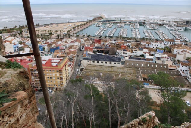 vista general del castillo de denia tras los trabajos de tala de pinos secos en el recinto 13