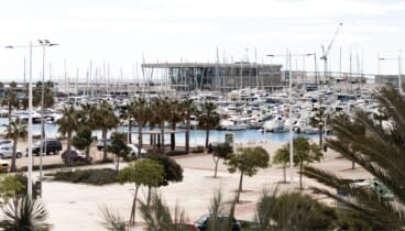 Vistas impresionantes al puero de Dénia mientras disfrutas de una experiencia gastronómica de Estrella Michelin