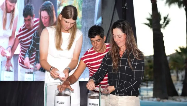 La Sella Open vuelve a ser reconocido como el torneo con Mejor Servicio a las Jugadoras en el Ladies European Tour 2 Imagen: Campeonas Helen Briem (izquierda) y Nuria Iturrioz (derecha) formaron parte de la nueva tradición de las campeonas en La Sella Open. Fuente Oisin Keniry