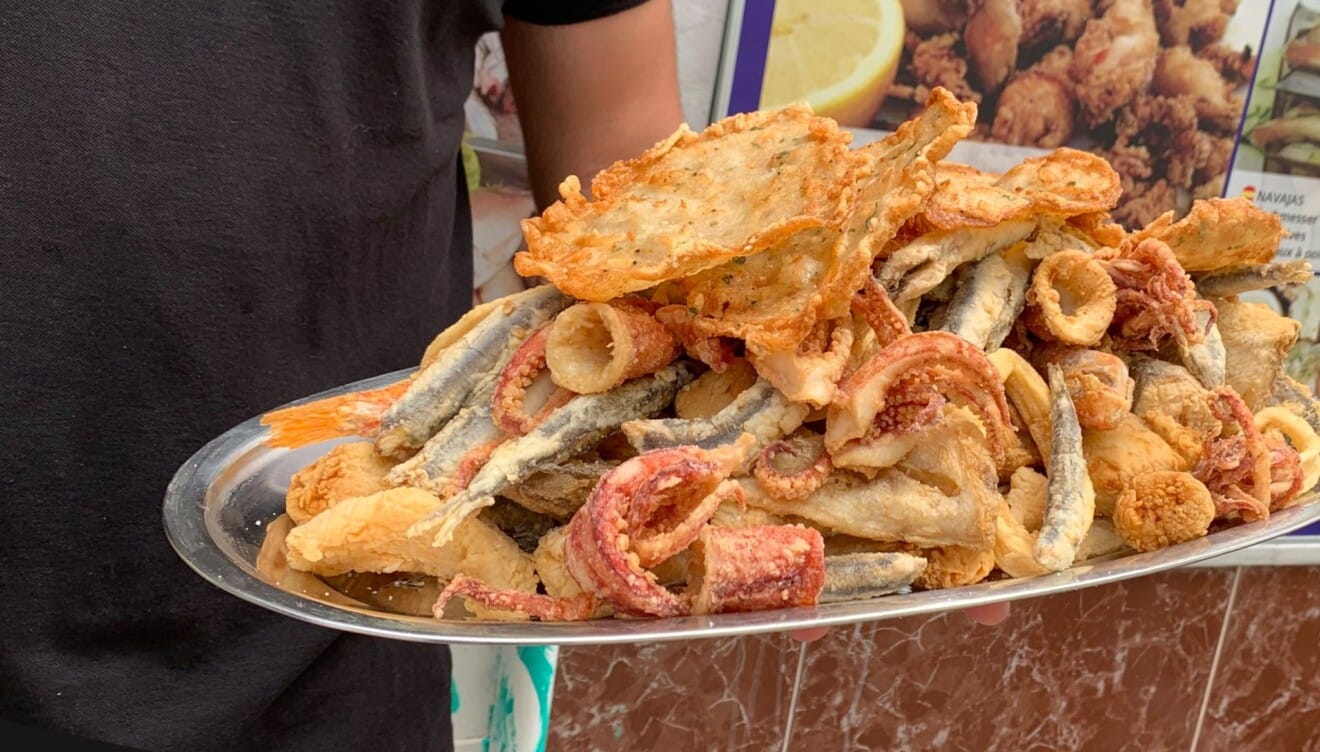 Comer pescaíto frito en Dénia con producto de cercanía