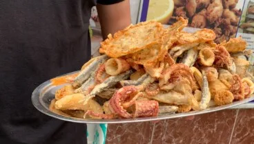 Comer pescaíto frito en Dénia con producto de cercanía