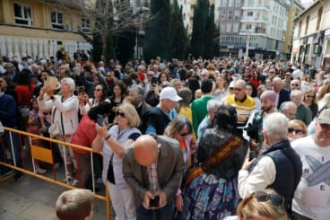 decenas de nacionalidiades unidas en una fiesta de denia