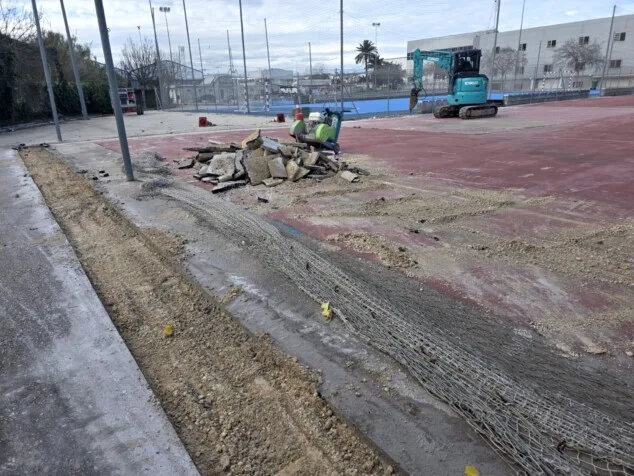 Arrenquen les obres finals a Madrigueres Sud per modernitzar les seues instal·lacions esporteves 1 Imatge: Dénia culmina la renovació de les pistes de Madrigueres Sud amb la remodelació de la pista 3