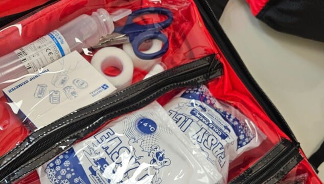 HCB Dénia impulsa la respuesta sanitaria inmediata de la Policía Nacional con la entrega de tres botiquines profesionales 3 detalle del interior de los botiquines profesionales entregados a la policia nacional de denia