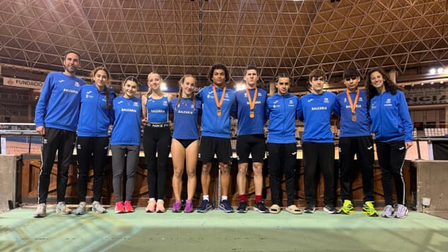 Afbeelding: De Baleària Diànium Athletics Club tijdens het regionale indooratletiekkampioenschap voor individuele deelnemers onder de 18 jaar.