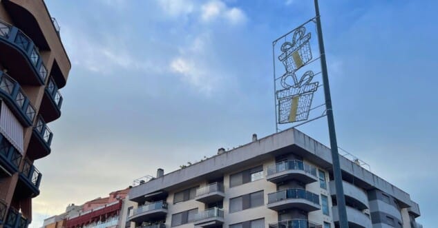 imagen del marquesado donde el alumbrado navideno todavia no ha sido retirado