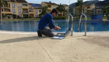 Instalación de bombas y filtración para piscinas